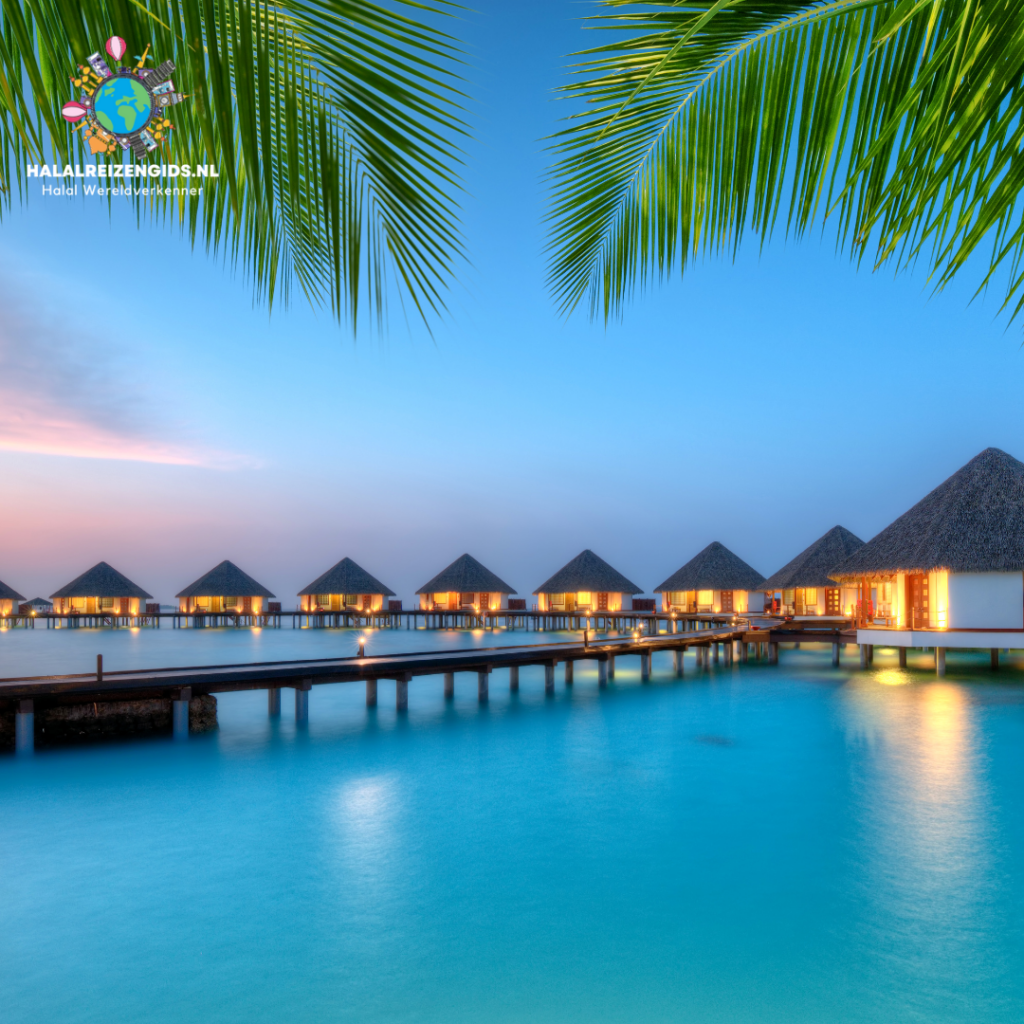 Waterbungalows op de Malediven bij zonsondergang - een serene halal vakantiebestemming.